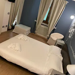 https://elegante-camera-matrimoniale-con-balcone-a-150-mt-dal-mare.it-tuscanyhotel.com